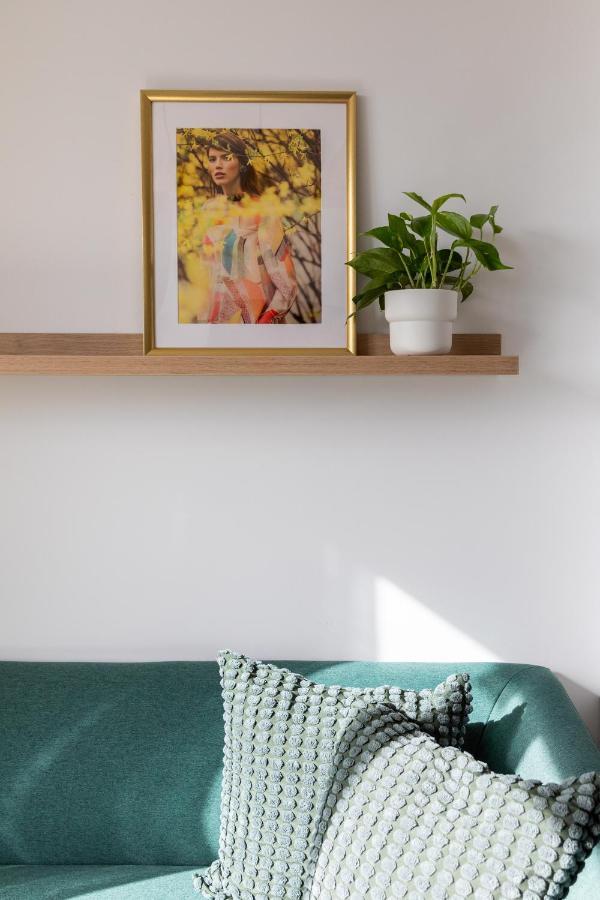 Studio 8 I One Bedroom Apartment I Airport I Therme Otopeni Luaran gambar