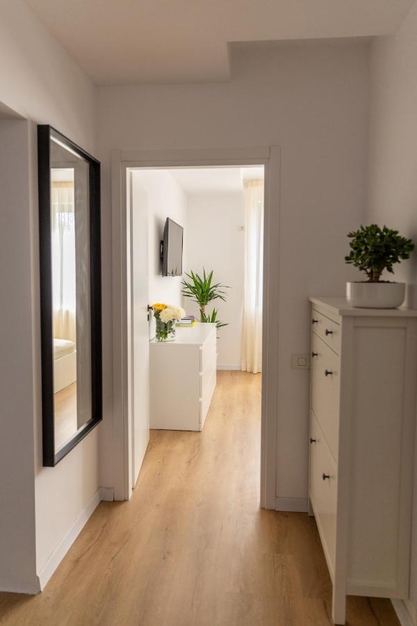 Studio 8 I One Bedroom Apartment I Airport I Therme Otopeni Luaran gambar