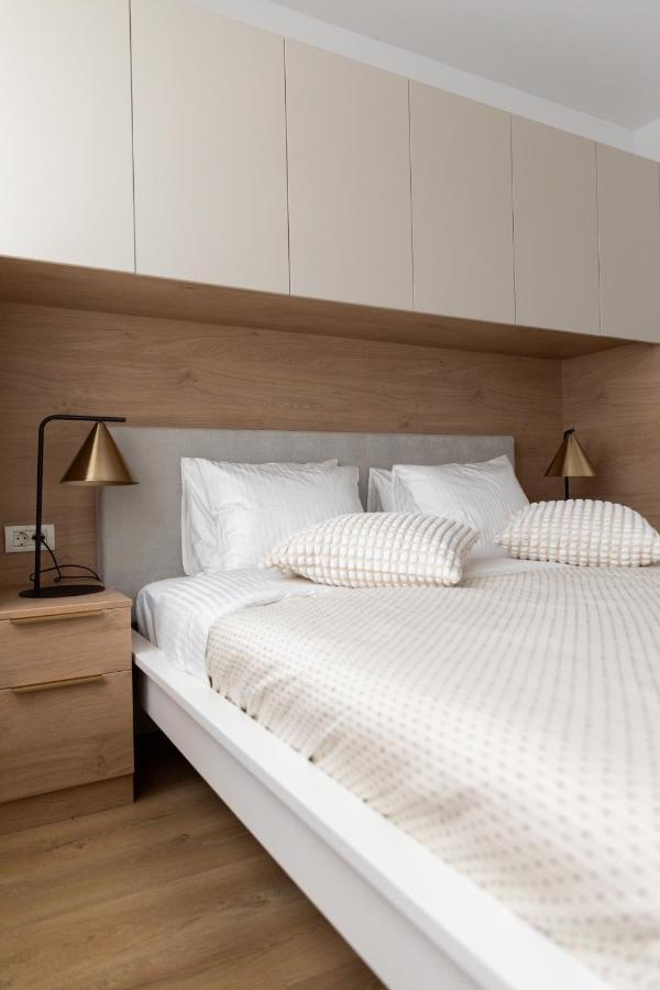 Studio 8 I One Bedroom Apartment I Airport I Therme Otopeni Luaran gambar